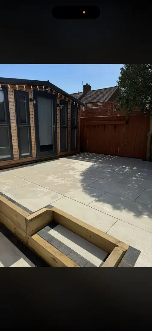Cream porcelain patio with sleeper planter